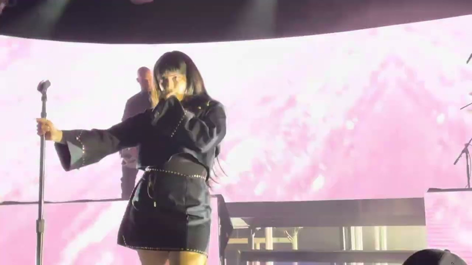 See SPIRITBOX cover NO DOUBT’s “Hella Good,” debut new song at tour kickoff