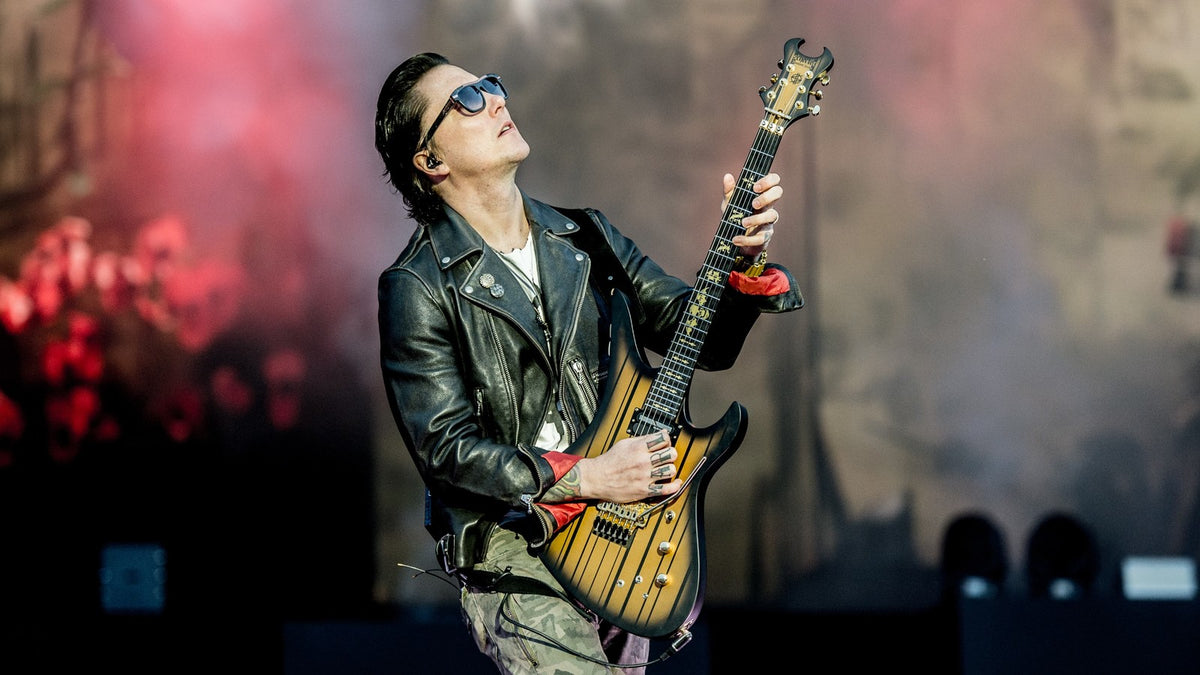 SYNYSTER GATES picks best AVENGED SEVENFOLD song