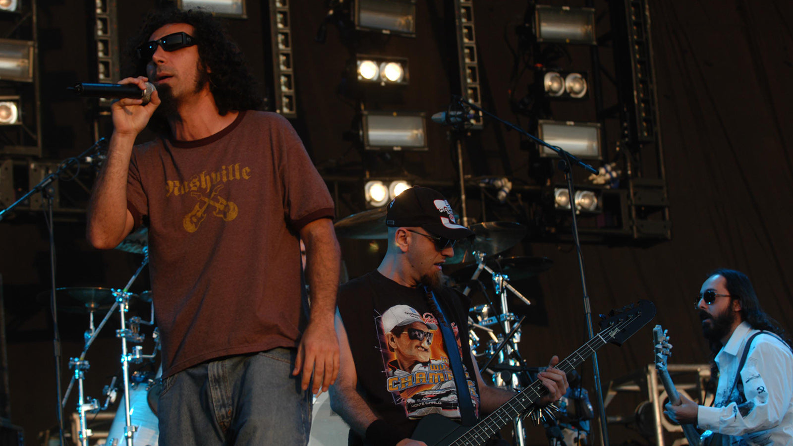 See System of a Down Unleash Fiery “I-E-A-I-A-I-O” Performance in 2003