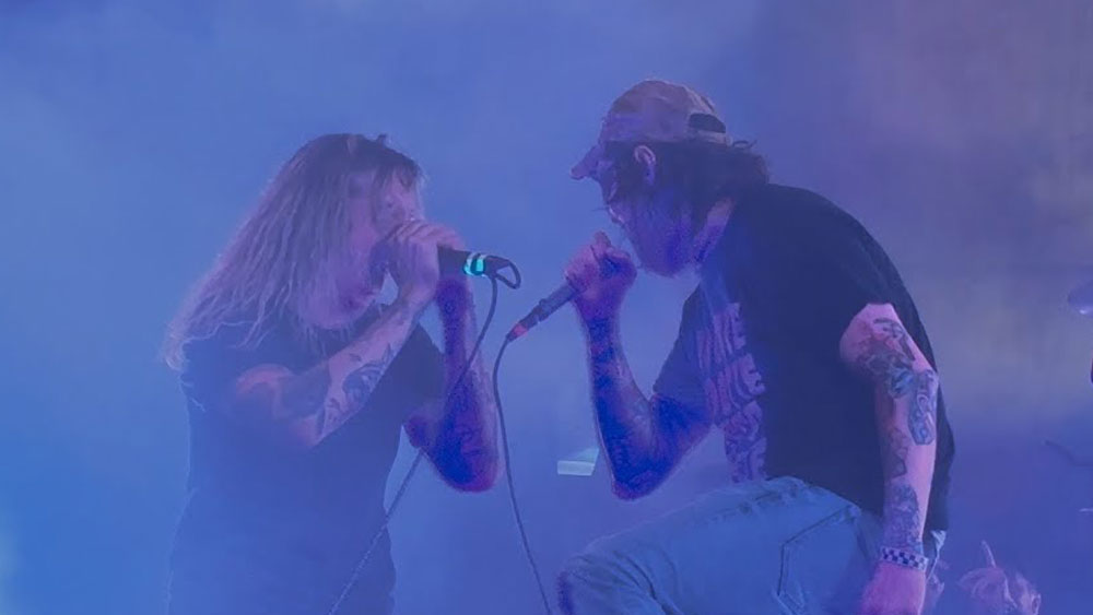 See UNDEROATH and OG singer DALLAS TAYLOR reunite onstage in Florida