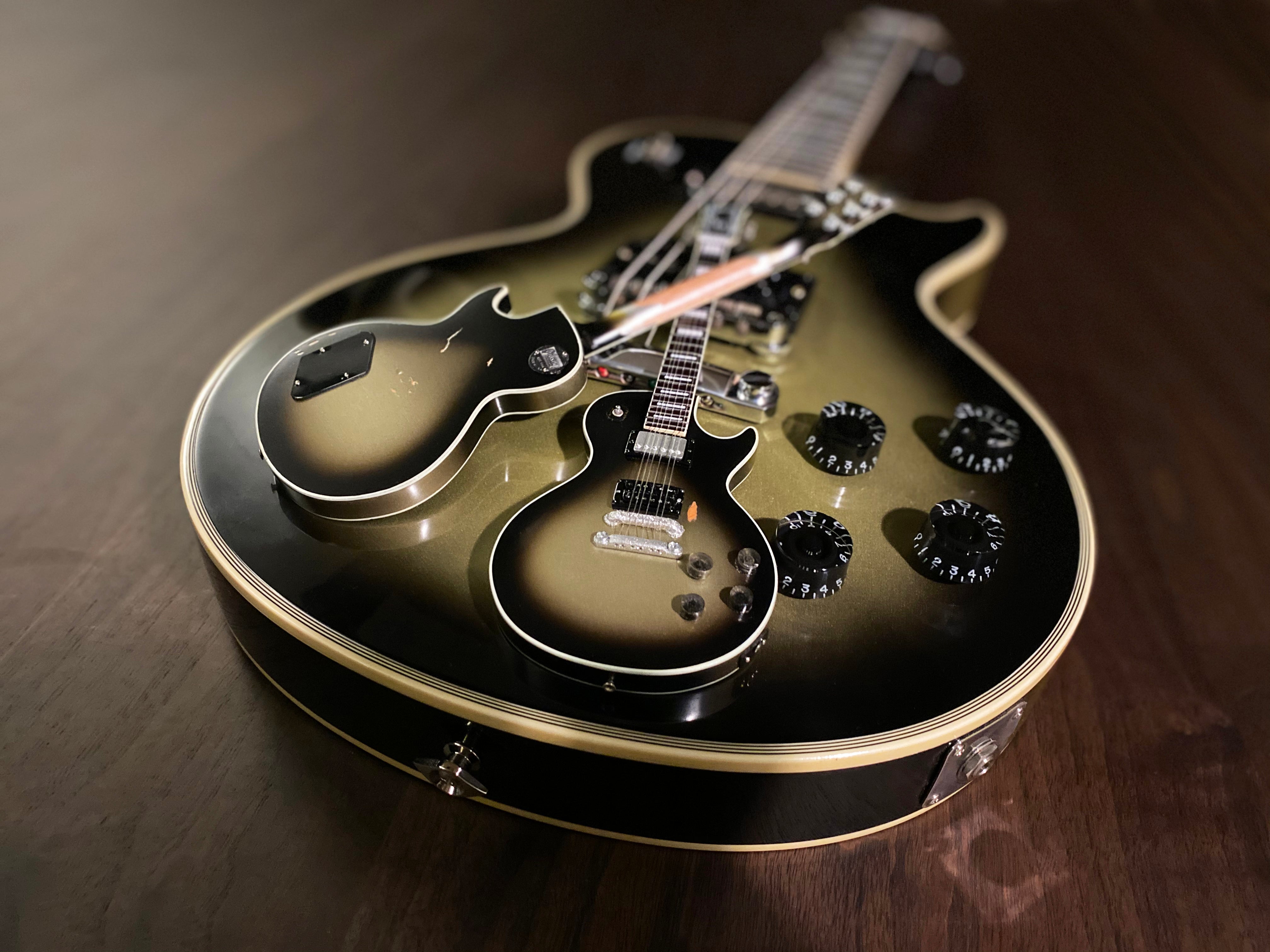 Adam Jones 1979 Gibson Les Paul Custom - Antique Silverburst Mini Guitar Replica 1:4 Scale Model