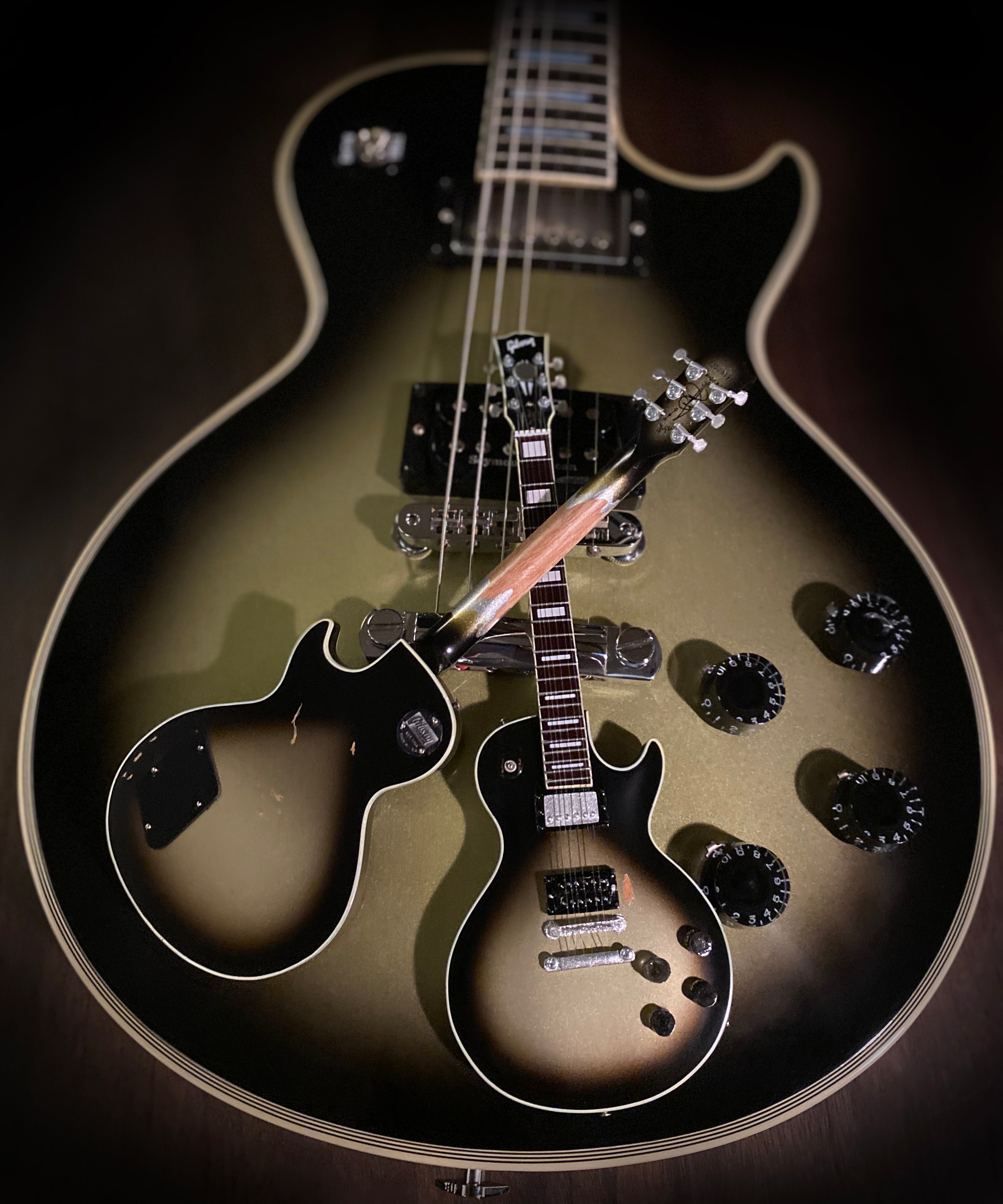Adam Jones 1979 Gibson Les Paul Custom - Antique Silverburst Mini Guitar Replica 1:4 Scale Model