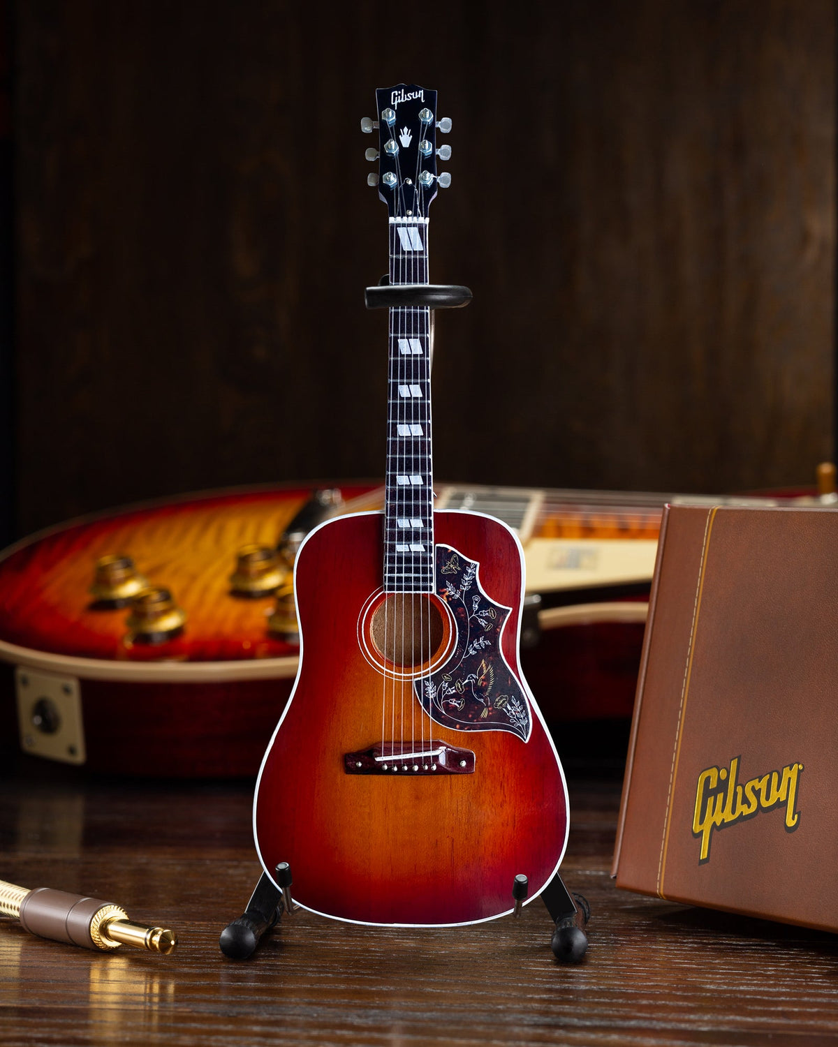 GIBSON HUMMINGBIRD VINTAGE CHERRY 1:4 SCALE MINI GUITAR MODEL
