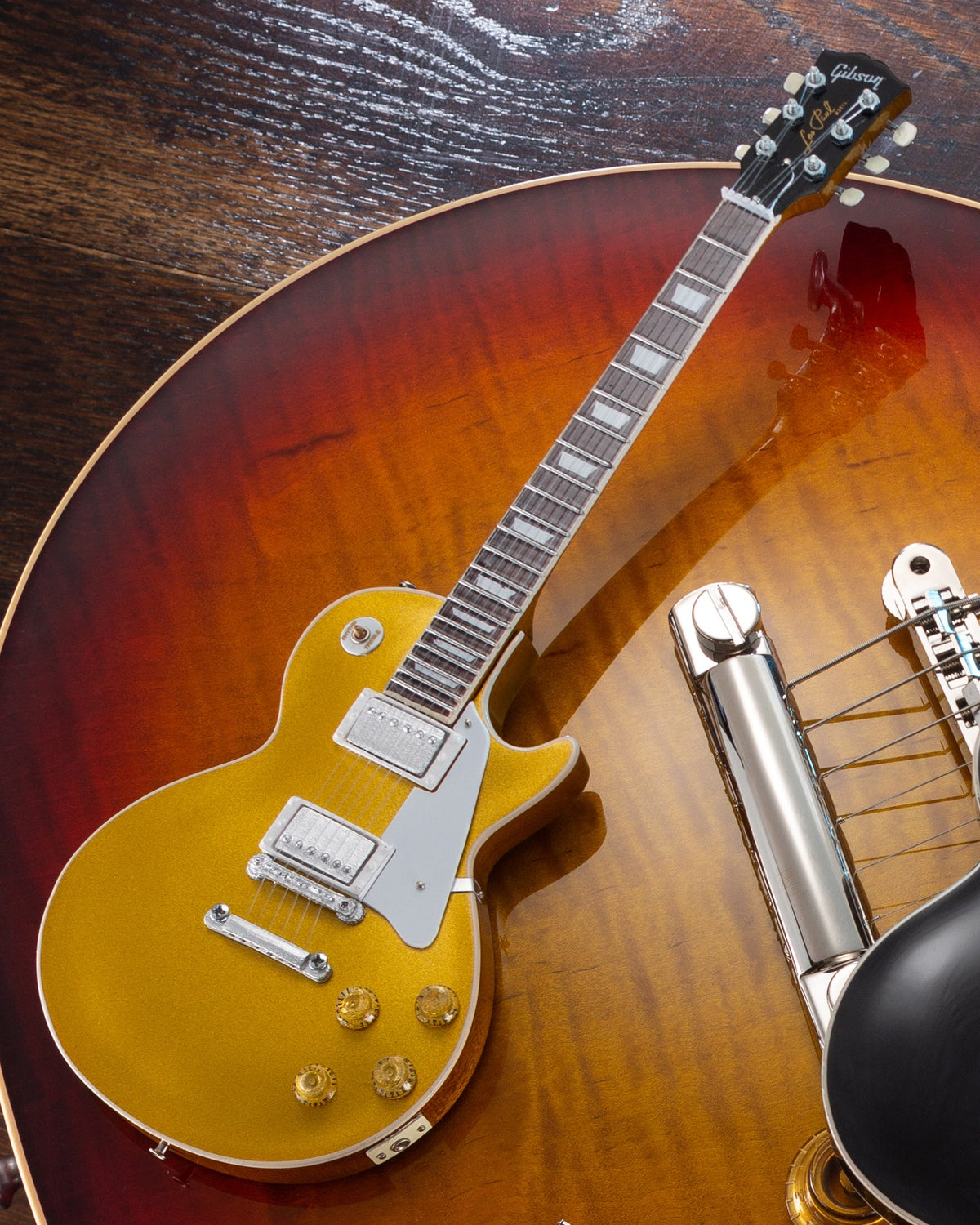 GIBSON 1957 LES PAUL GOLD TOP 1:4 SCALE MINI GUITAR MODEL
