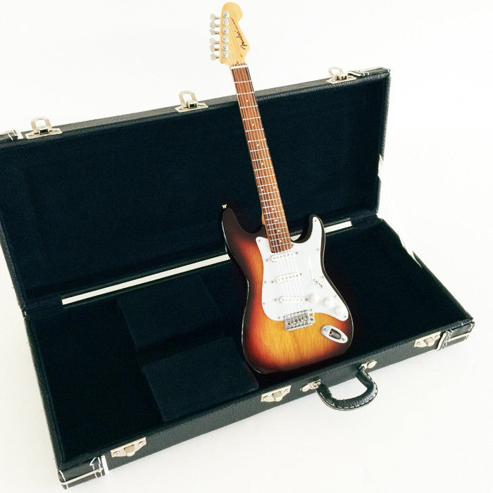 FENDER™ MINIATURE BLACK GUITAR CASE WITH DIECAST LOGO