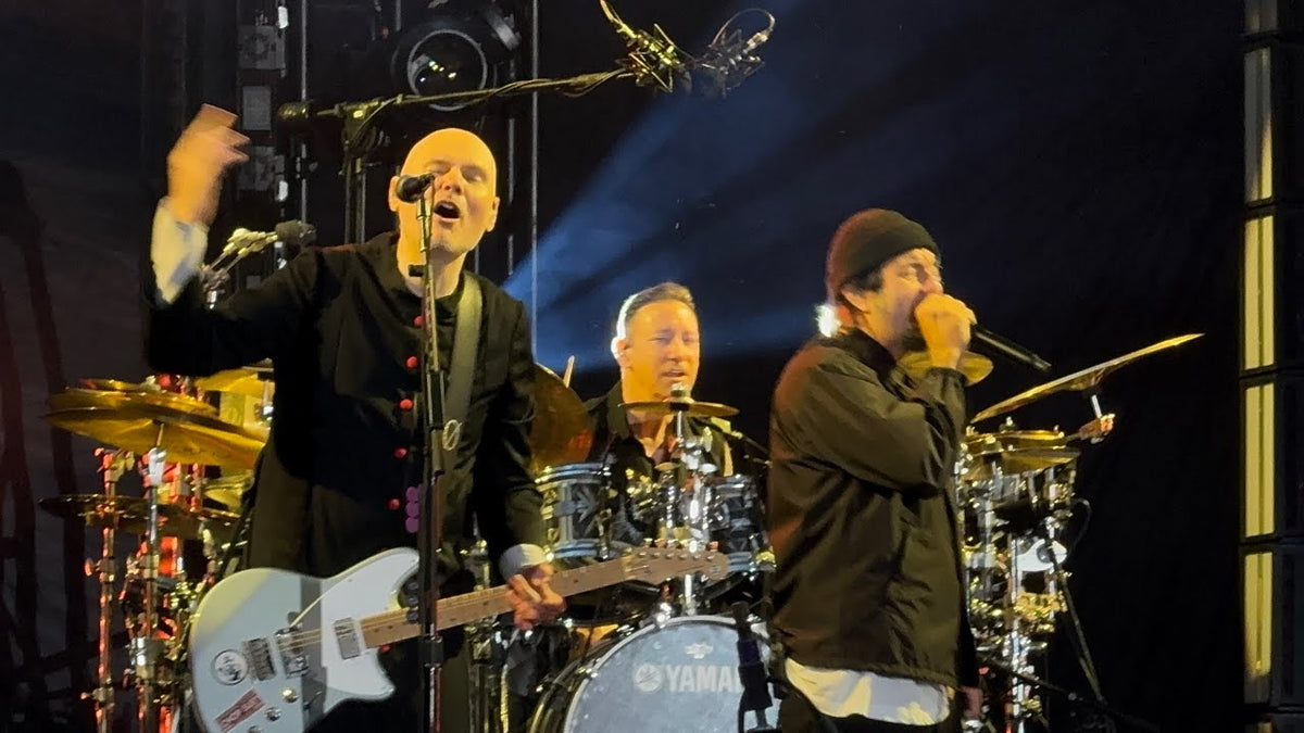 See DEFTONES’ CHINO MORENO join SMASHING PUMPKINS for “Jellybelly” in Portland