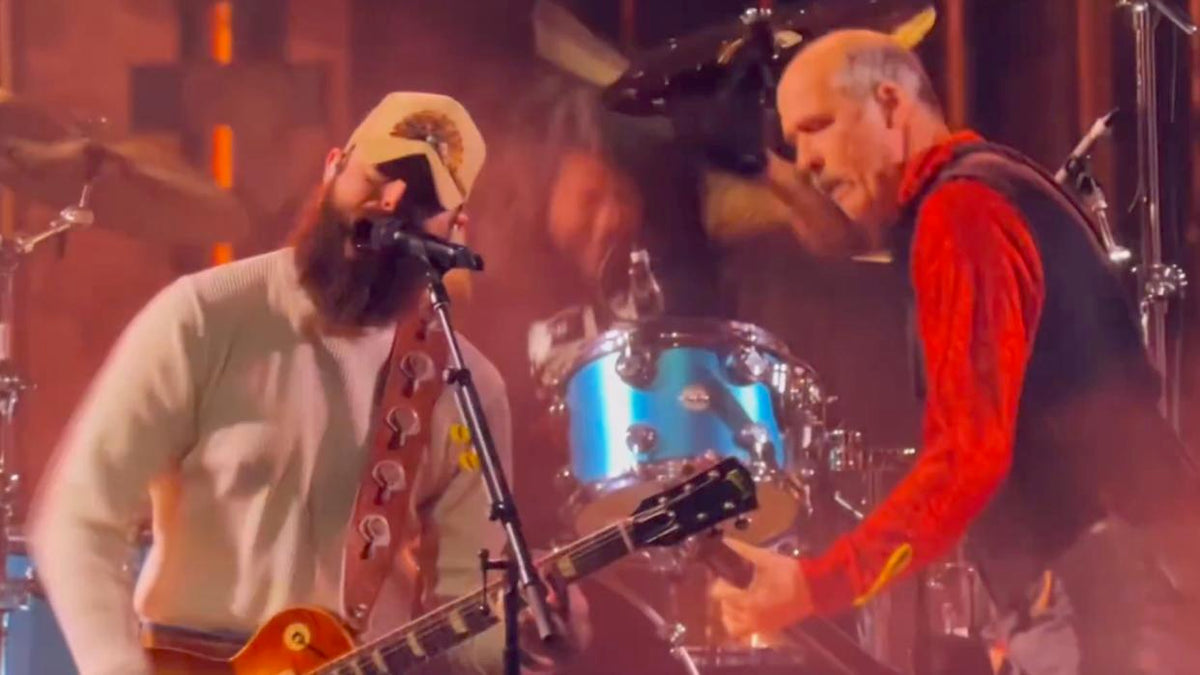 POST MALONE and surviving NIRVANA members play “Smells Like Teen Spirit” at SNL50 concert