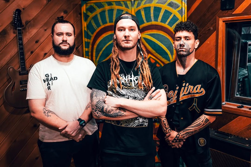 Hear ALIEN WEAPONRY rail against social media on heavy song “1000 Friends”