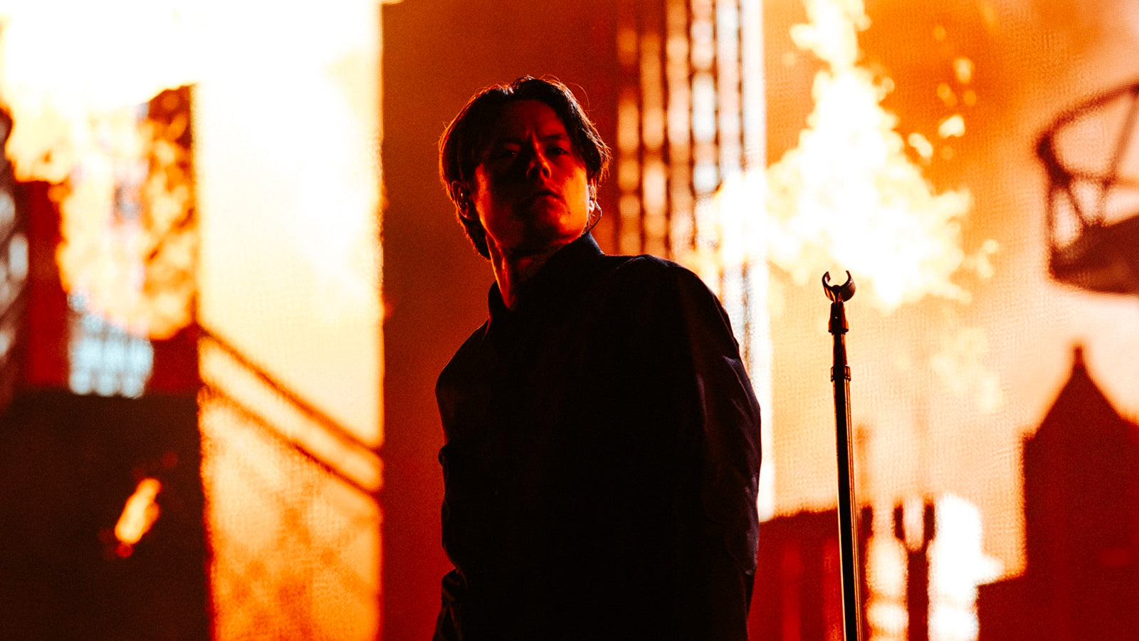 See BAD OMENS give “Specter” and “Impose” live debuts