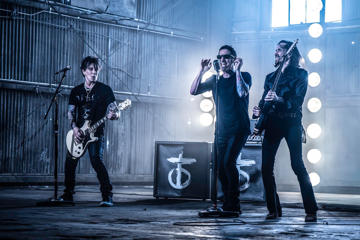 BILLY MORRISON talks “Becoming” video with GODSMACK’s SULLY ERNA, album collabs with DUFF MCKAGAN and more