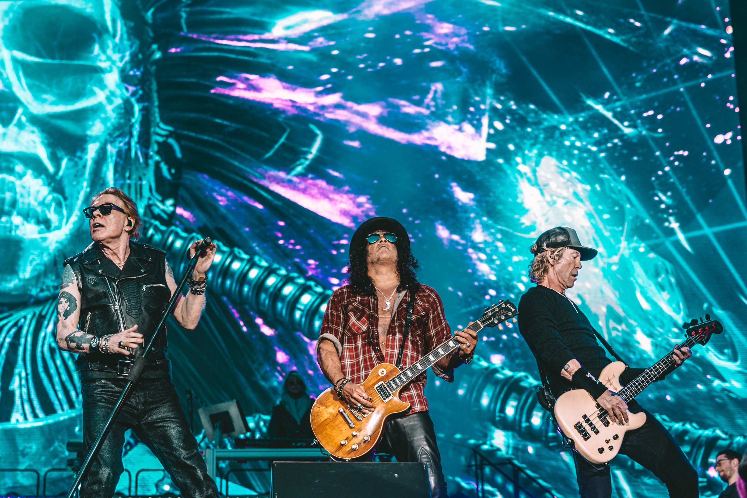GUNS N’ ROSES announce world tour and new songs