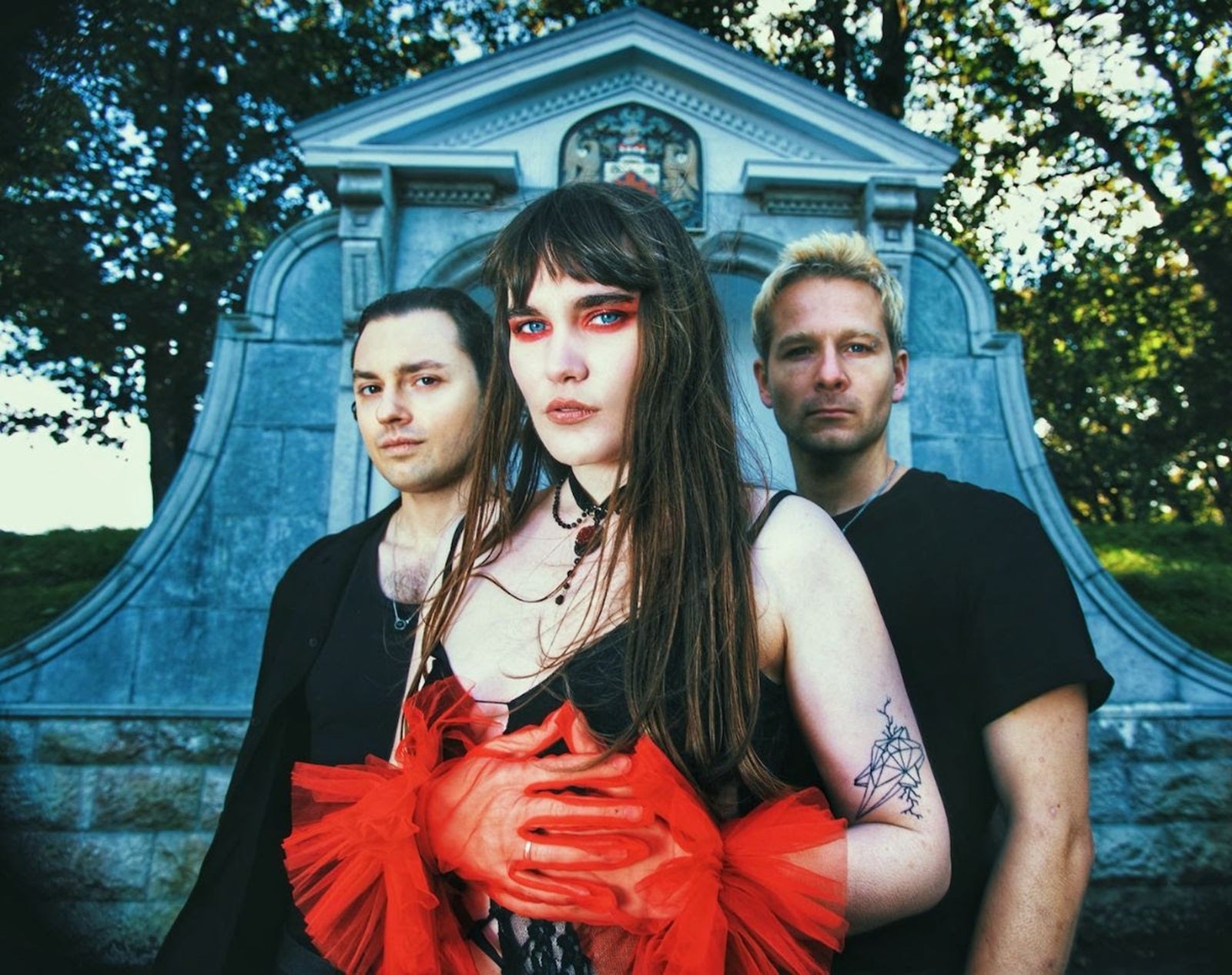 Hear CALVA LOUISE’s new alt-metal freakout “W.T.F.”