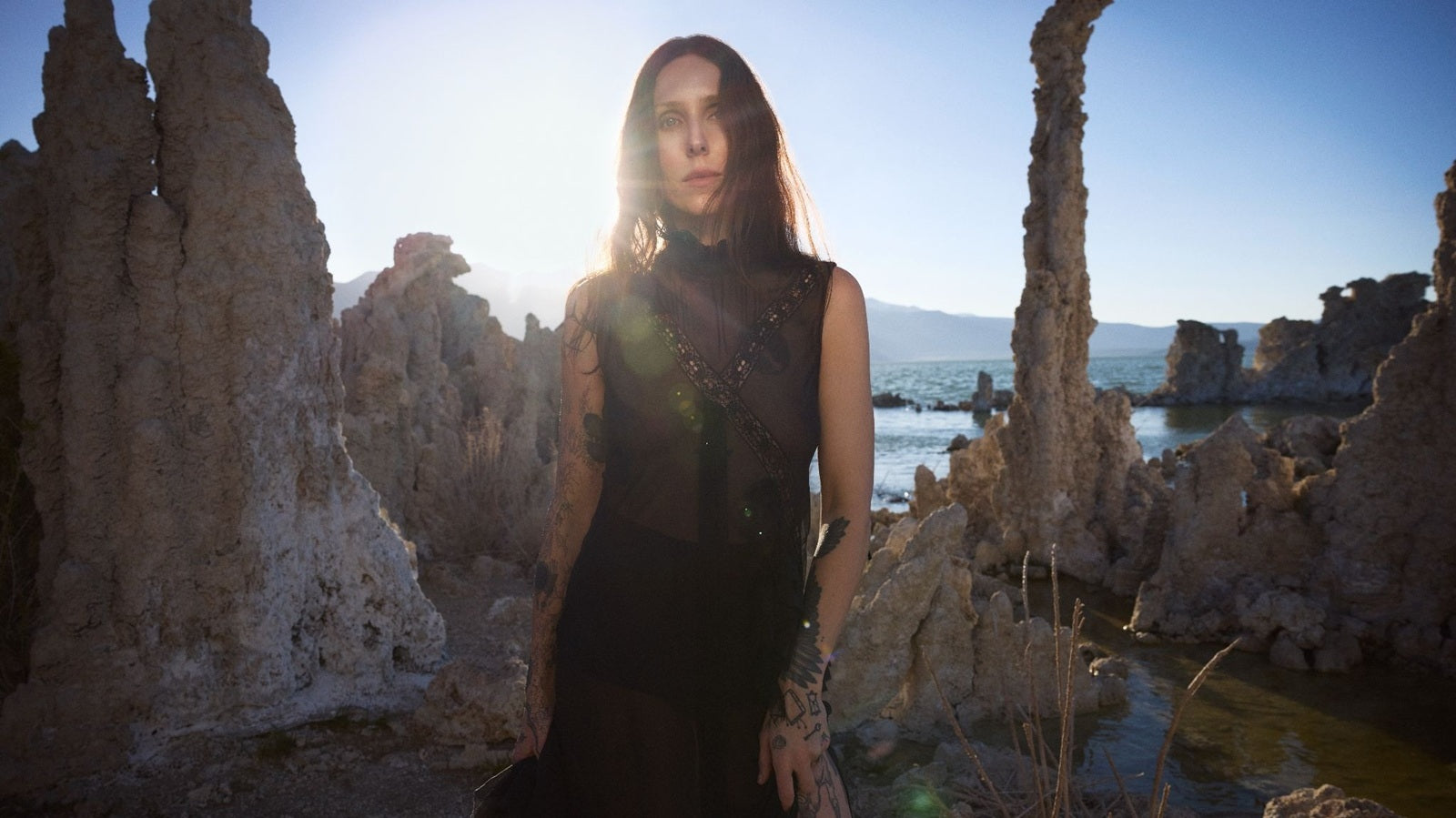 CHELSEA WOLFE announces new album with goth-folk stunner “Cold”
