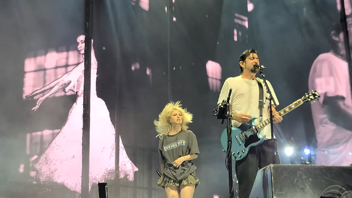 See PARAMORE’s HAYLEY WILLIAMS join DEFTONES for “Minerva” in Nashville