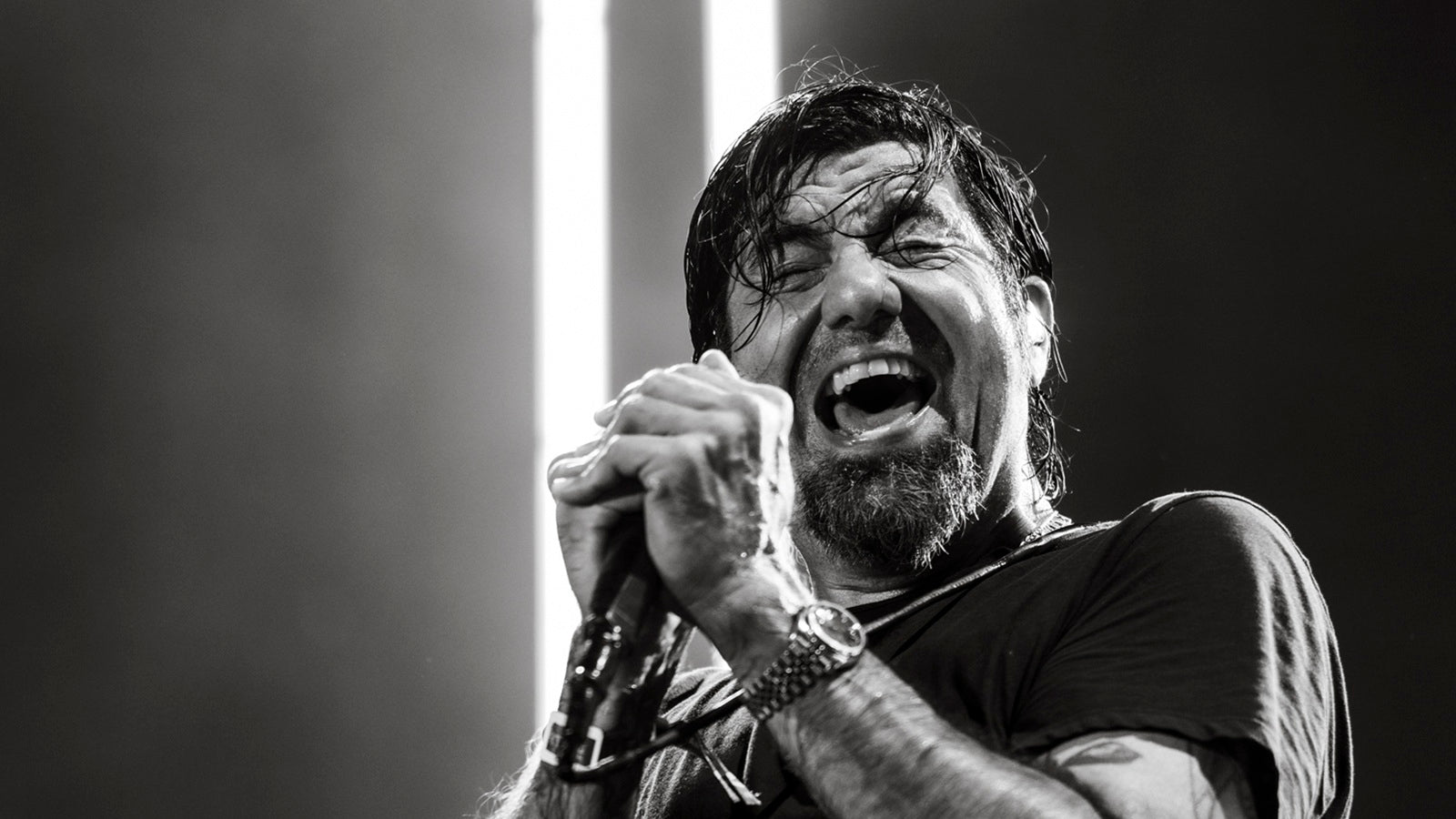 See DEFTONES perform rare SMITHS cover in Sydney