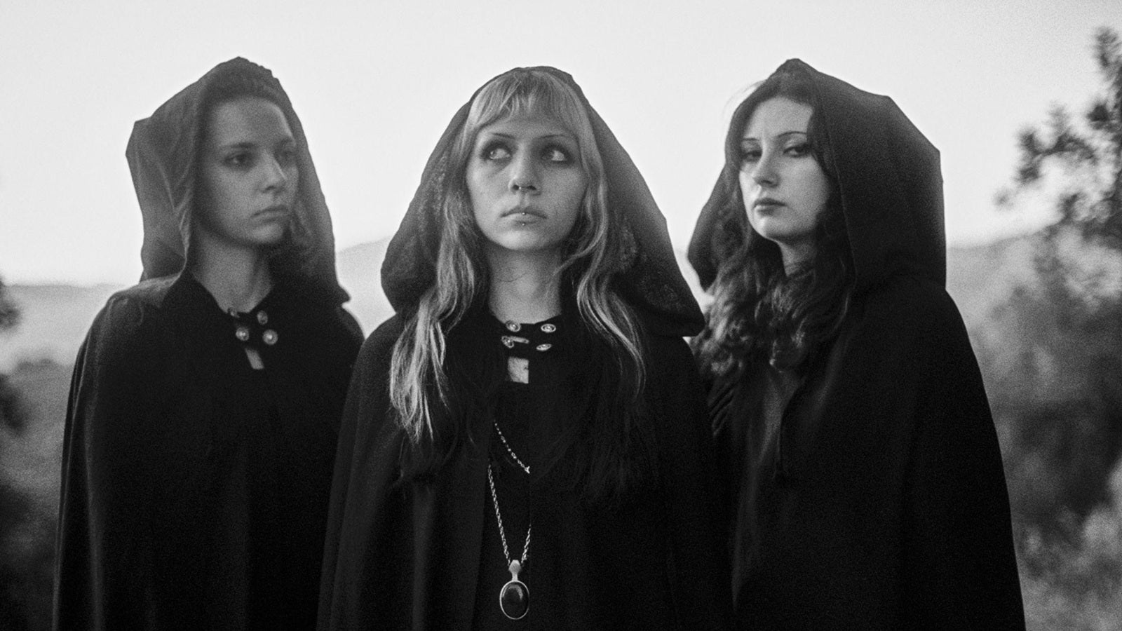 Hear FAETOOTH’s new “fairy-doom” invocation “Hole”