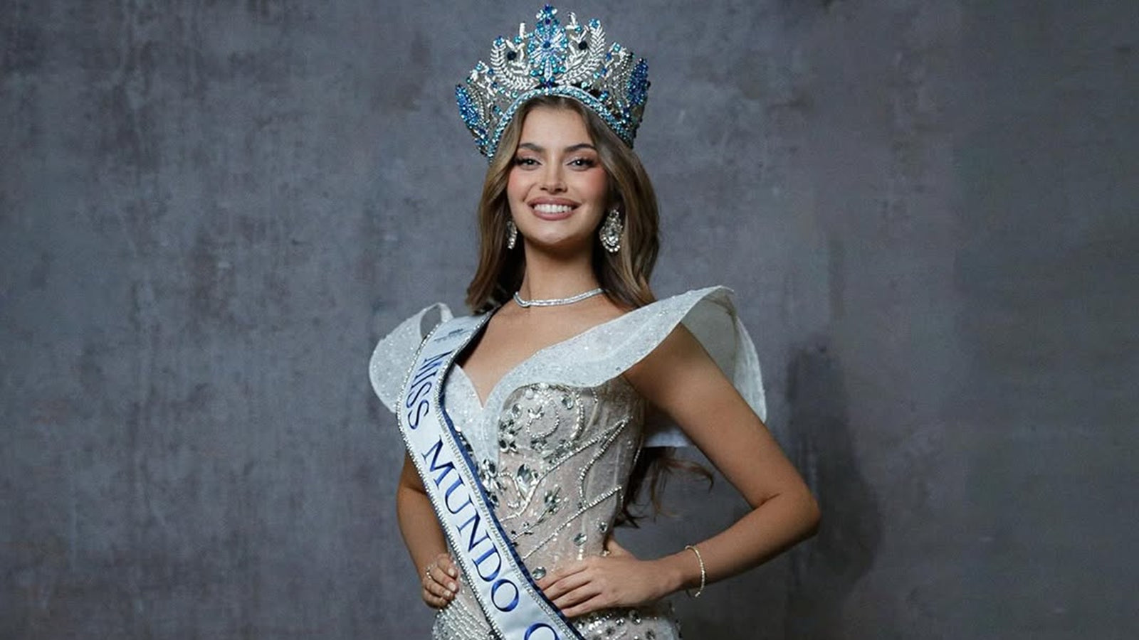 See DECESSUS vocalist IGNACIA FERNÁNDEZ bring death metal to MISS WORLD pageant