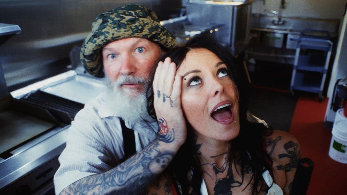 LIMP BIZKIT’s FRED DURST breaks stuff with LAUREN SANDERSON on nu-metal remix “COME SAY SUM”