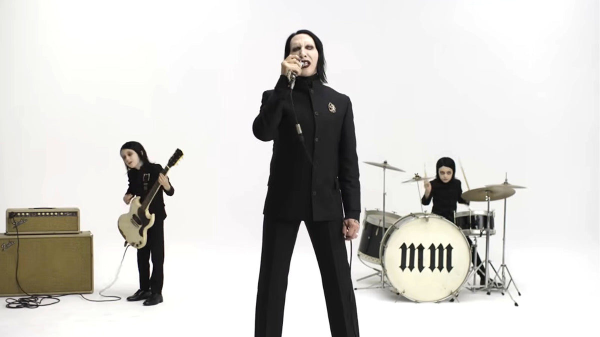 See MARILYN MANSON rock with his mini-clones in new video “Front Toward Enemy”
