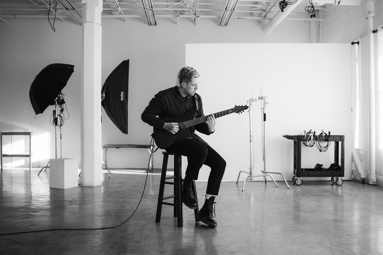 SPIRITBOX’s MIKE STRINGER unveils new signature Aristides STX guitar