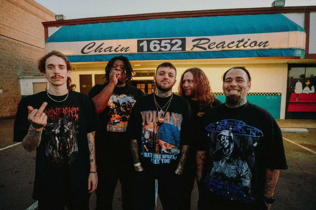 Hear PEELINGFLESH team with SVDDEN DEATH and more for extreme-metal/EDM collab “Midnight”
