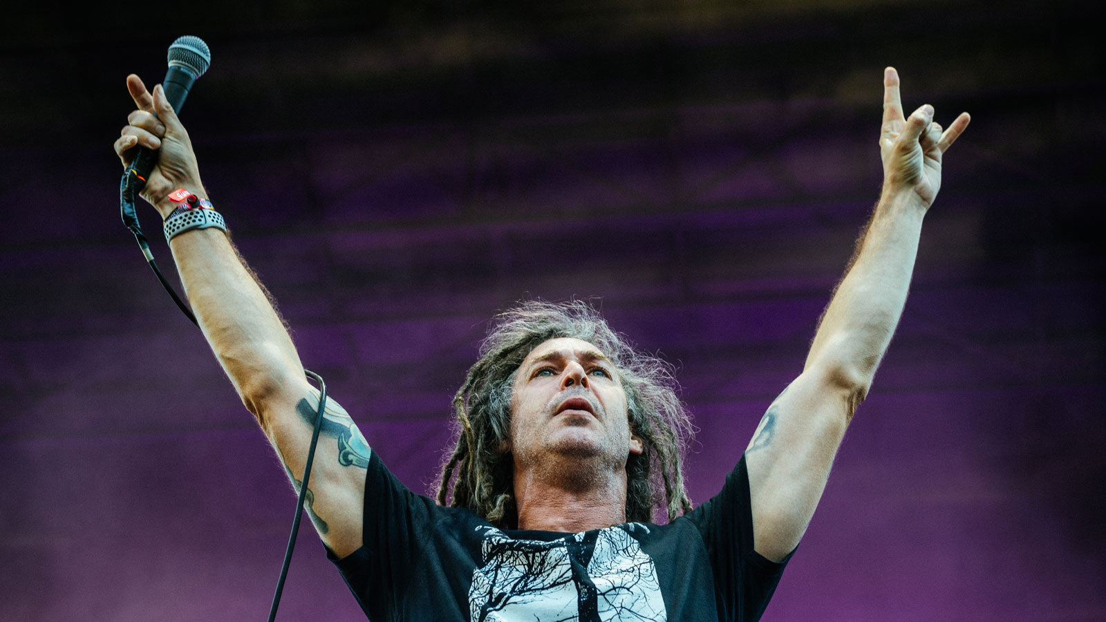 See SHADOWS FALL play new song “In the Grey” live for first time