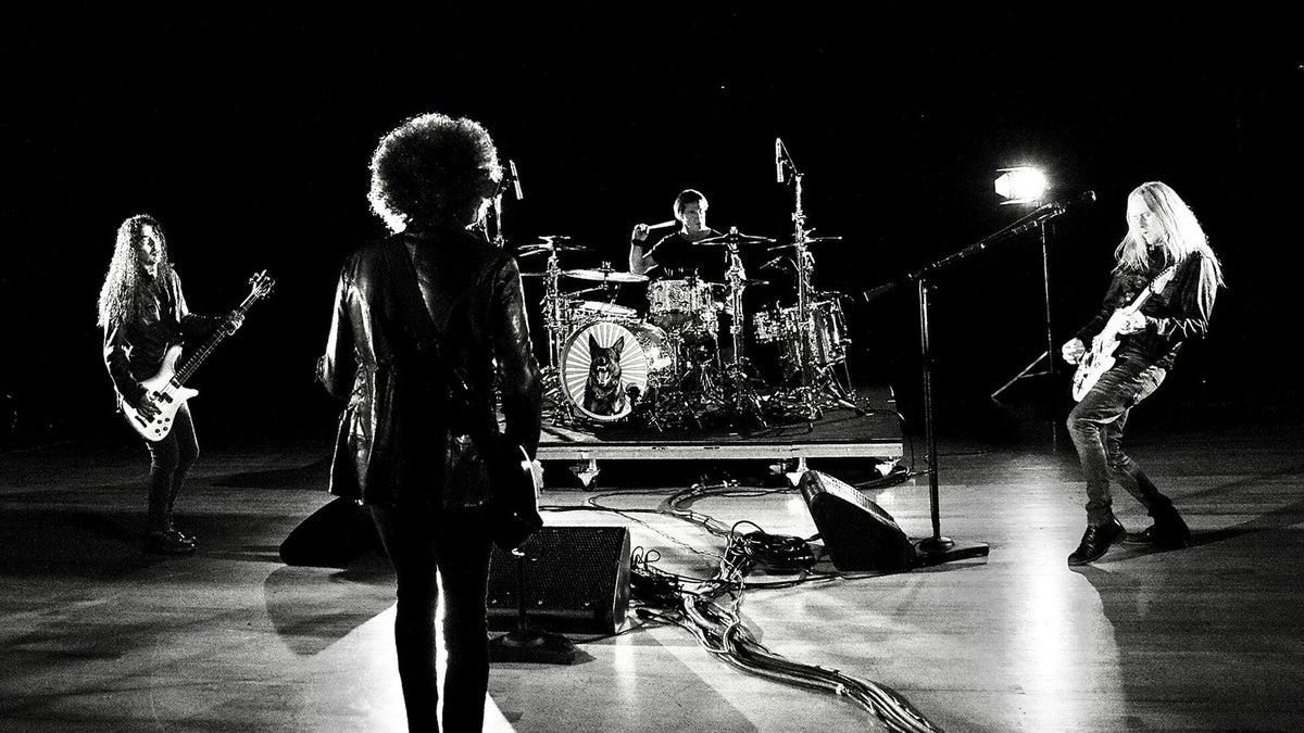 See Alice in Chains Bring Out Dallas Green for Emotional “Nutshell” Performance