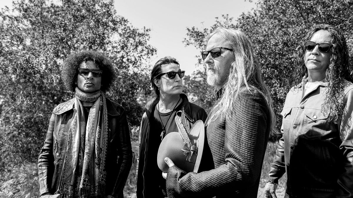 ALICE IN CHAINS’ SEAN KINNEY issues statement following medical emergency, show cancelations