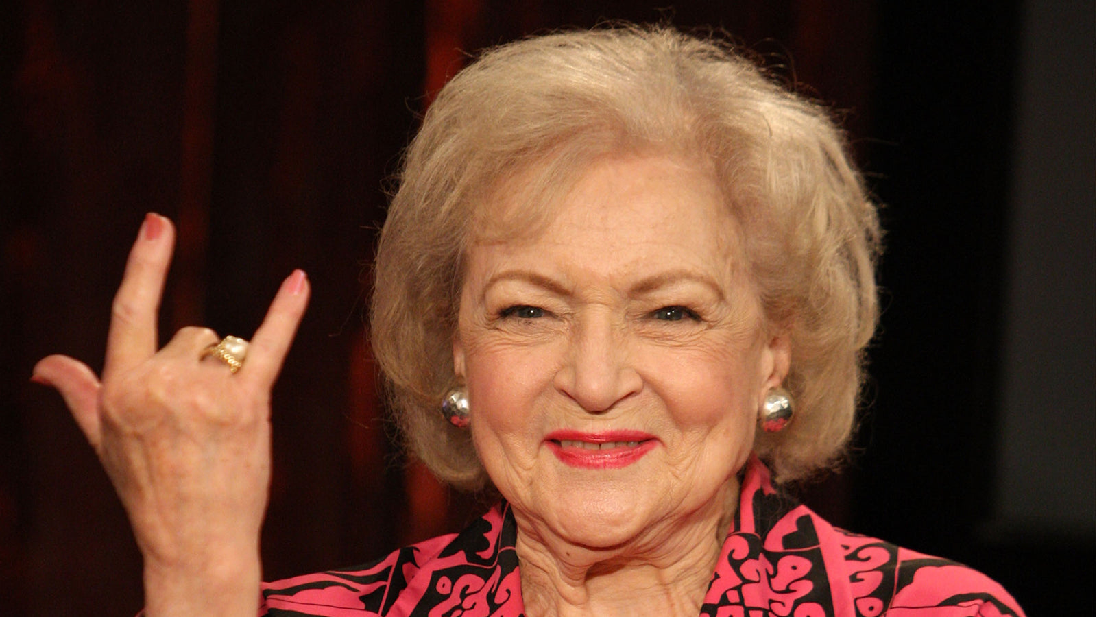 See Betty White Sing Death-Metal ‘Golden Girls’ Theme on ‘SNL’ in 2010