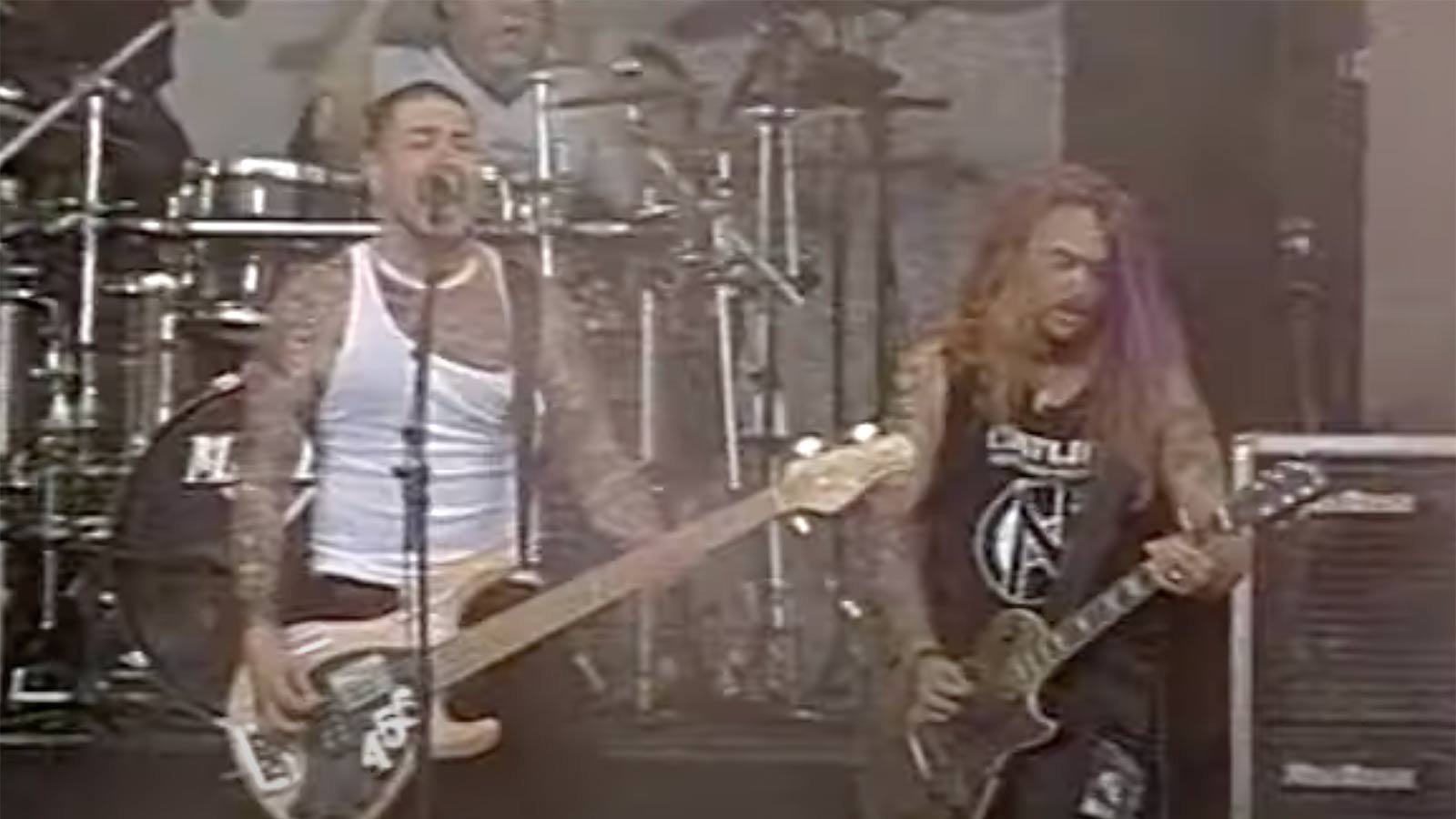 See Sepultura, Machine Head Members Join Biohazard for Explosive “Hold My Own”  in 1995