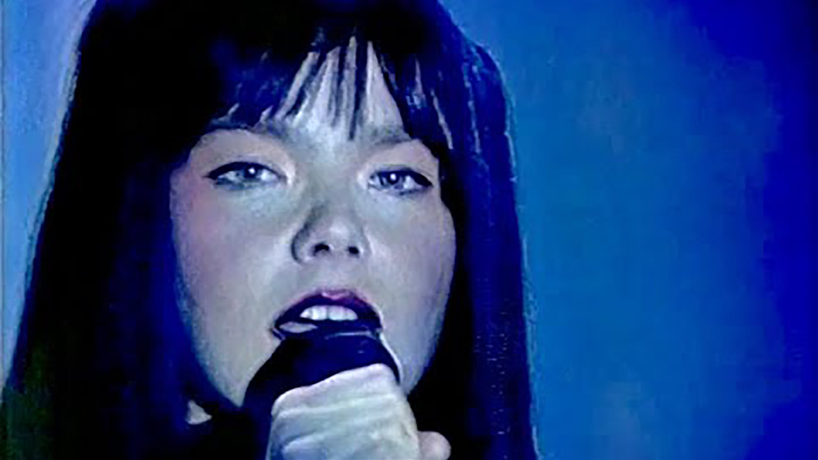 See Bjork Play Badass Metal Version of “Army of Me” on U.K. TV in 1995
