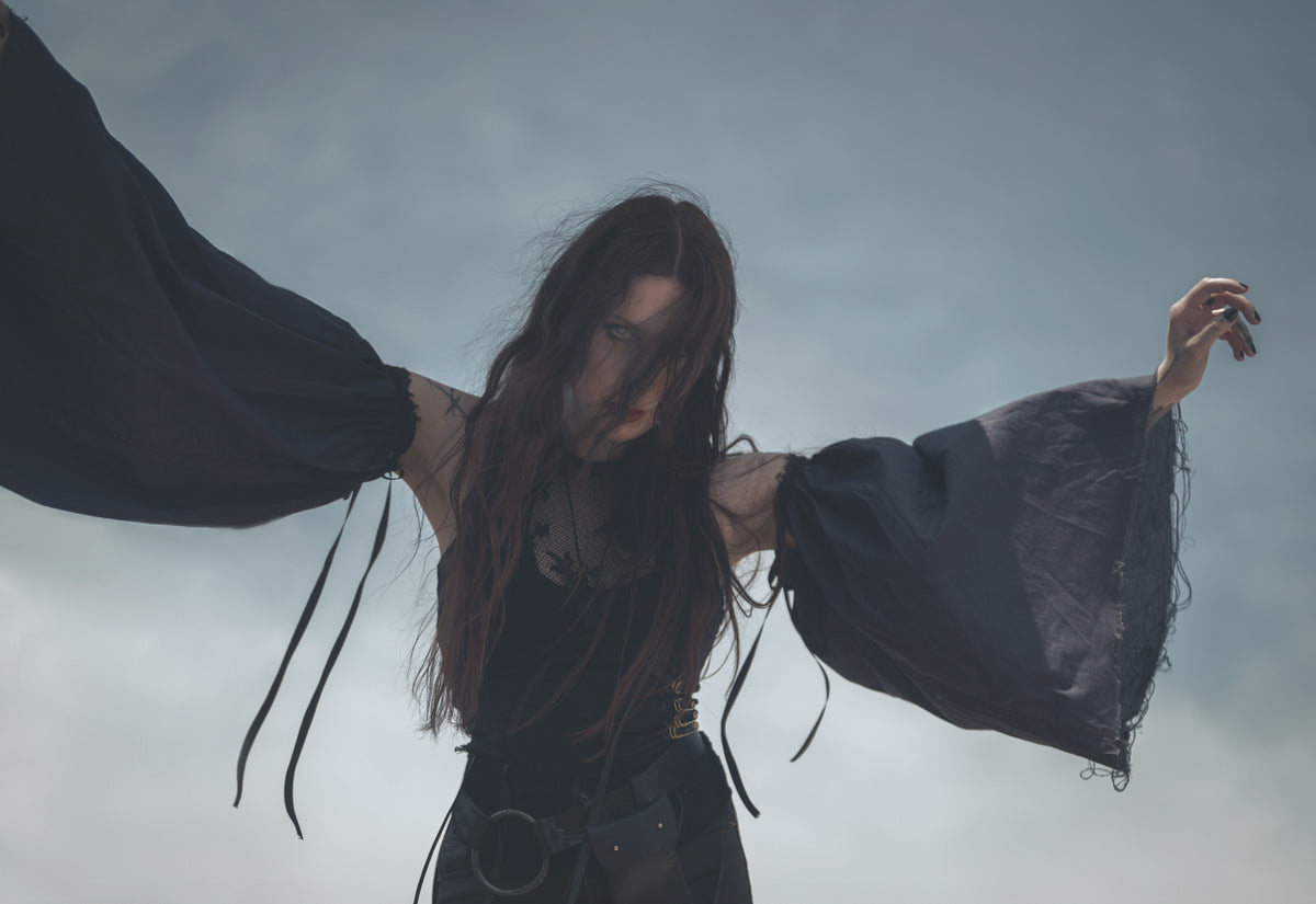 Chelsea Wolfe Picks Favorite Horror Movie(s), Talks Scoring New Slasher Film ‘X’
