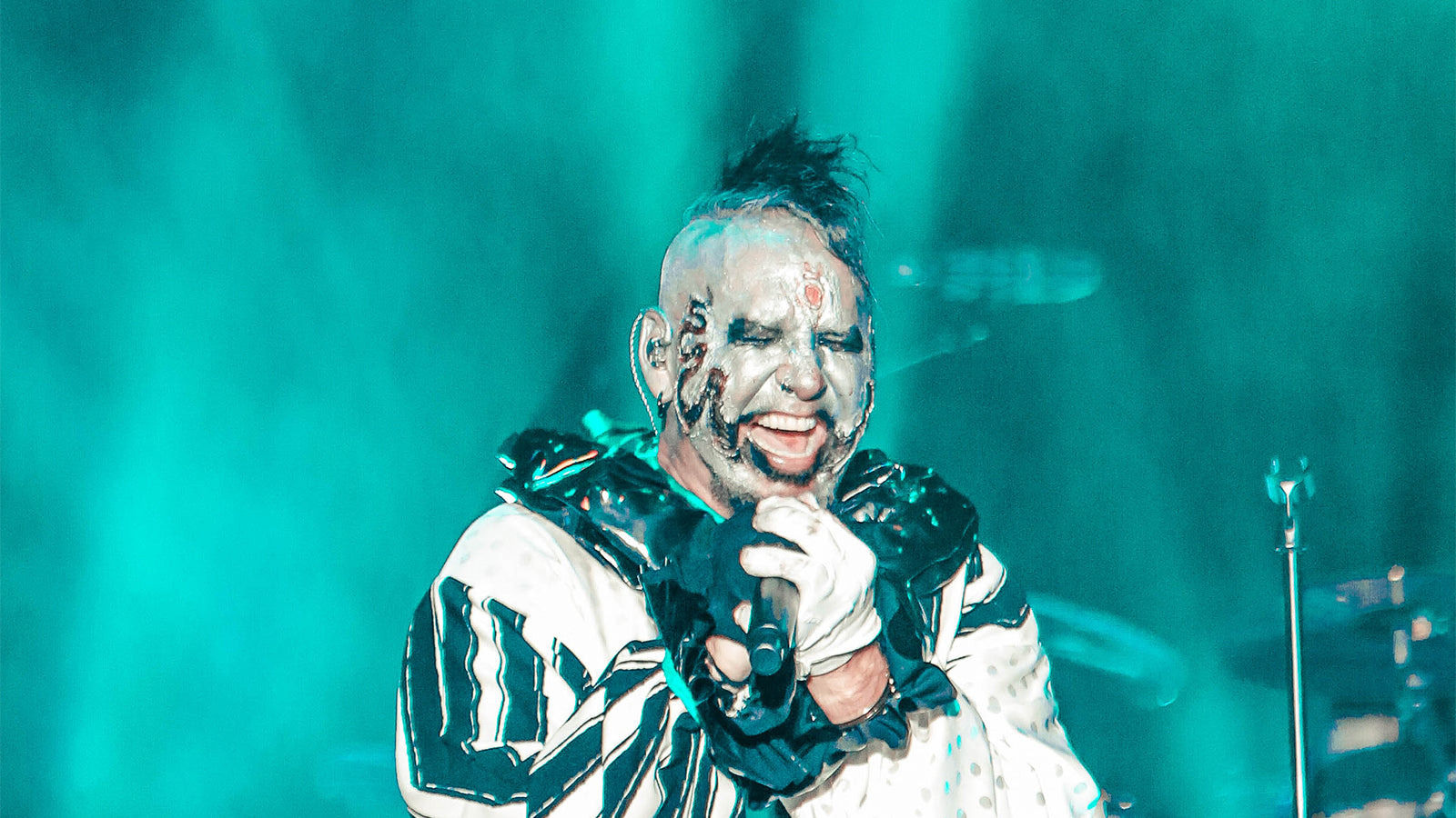 Mudvayne Singer Tells “Whole Truth” Behind “Not Falling” Fall: “It Was F**king Brutal”