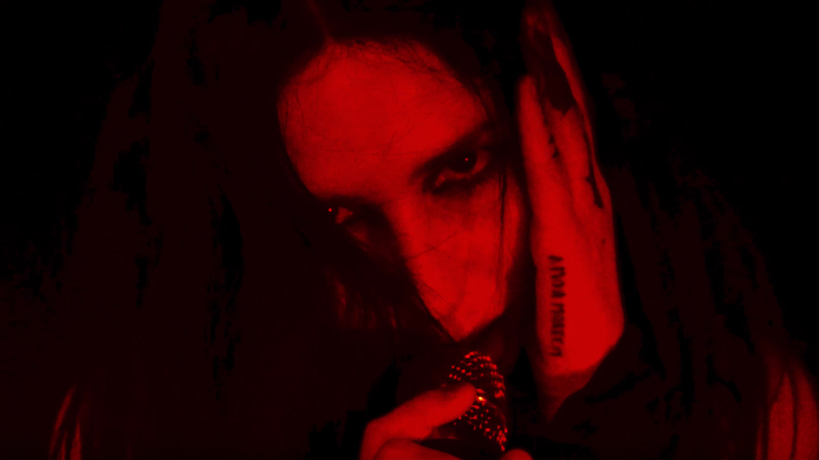 Watch Chelsea Wolfe’s Smoldering New “Scrape” Performance Video