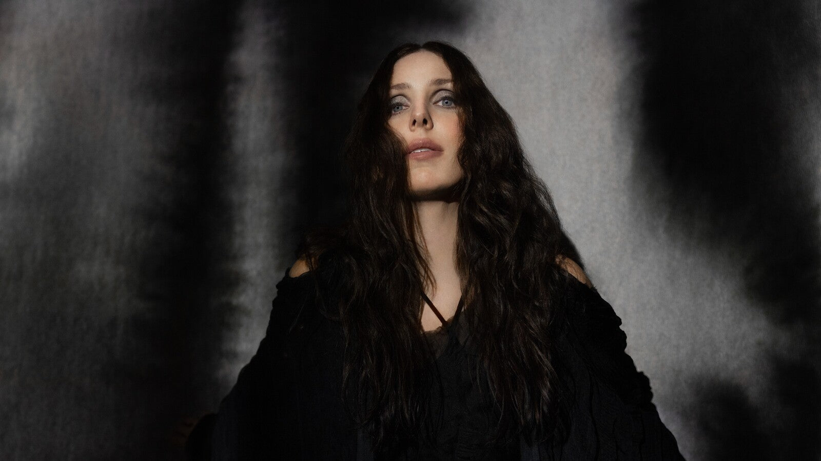 CHELSEA WOLFE debuts new song “Dusk,” announces 2024 tour