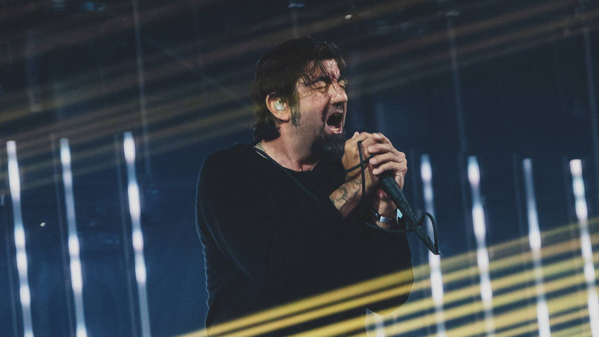 See DEFTONES play rarities-packed set at 2023 Dia de los Deftones fest