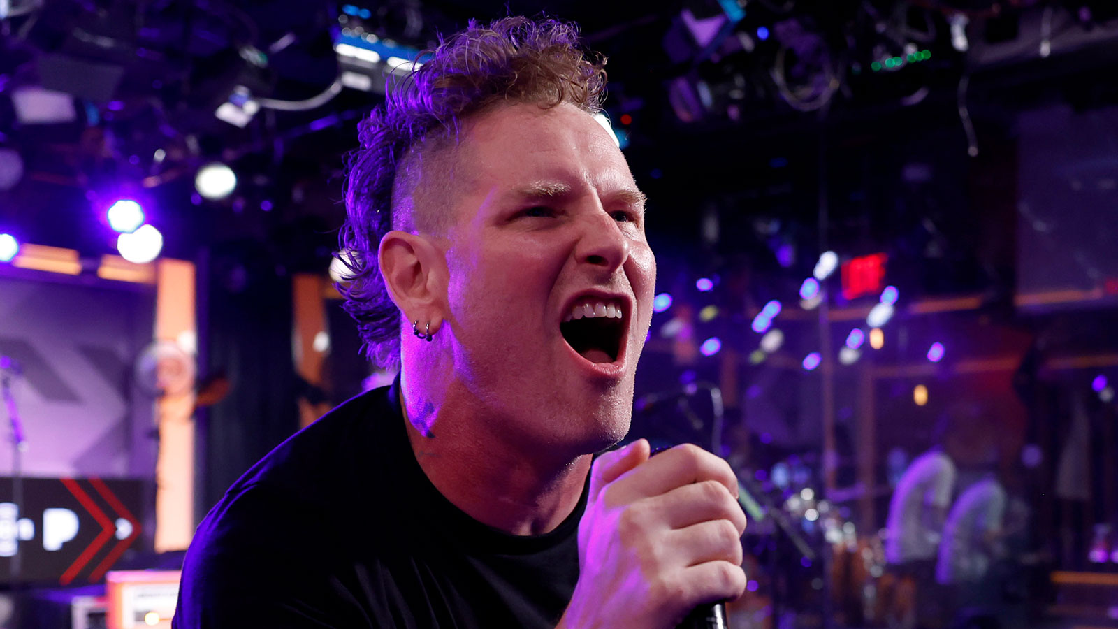 See COREY TAYLOR cover BLACK SABBATH’s “Fairies Wear Boots” at U.K. tour kickoff