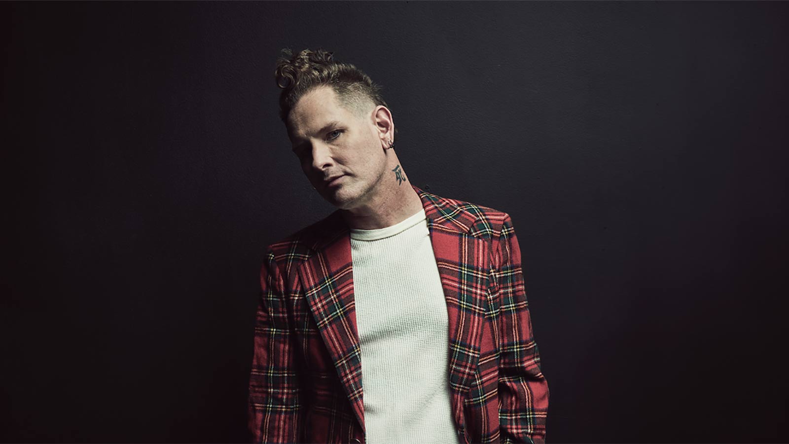 SLIPKNOT’s COREY TAYLOR reveals scariest fan gift: “It fucking smelled awful”