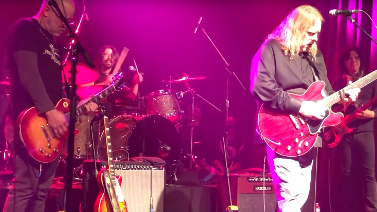 See Dave Grohl Cover Nirvana’s “All Apologies” With Gov’t Mule’s Warren Haynes