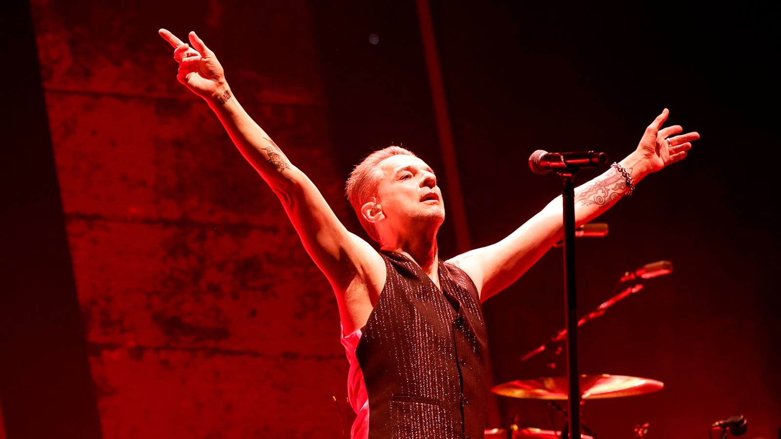 DEPECHE MODE tour kickoff: See video and setlist