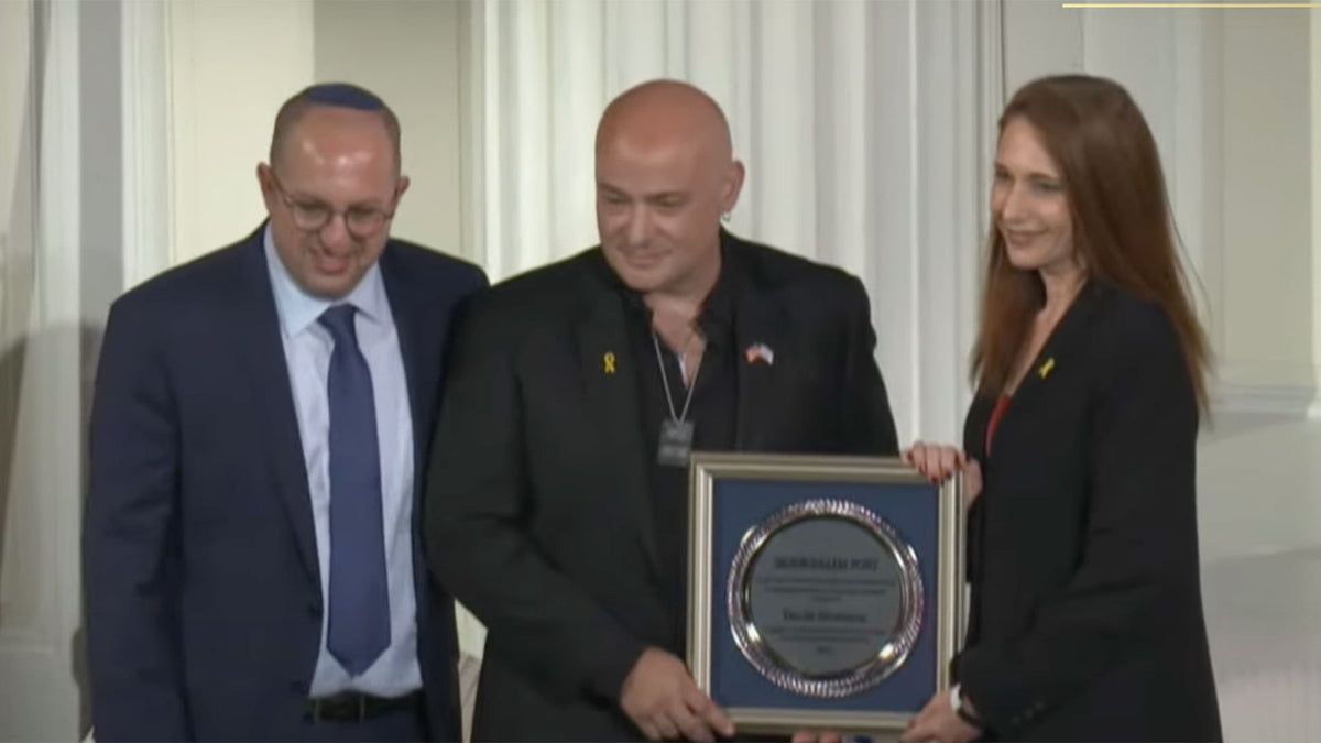 DISTURBED’s DAVID DRAIMAN receives award for Outstanding Contribution to Fight Against Antisemitism
