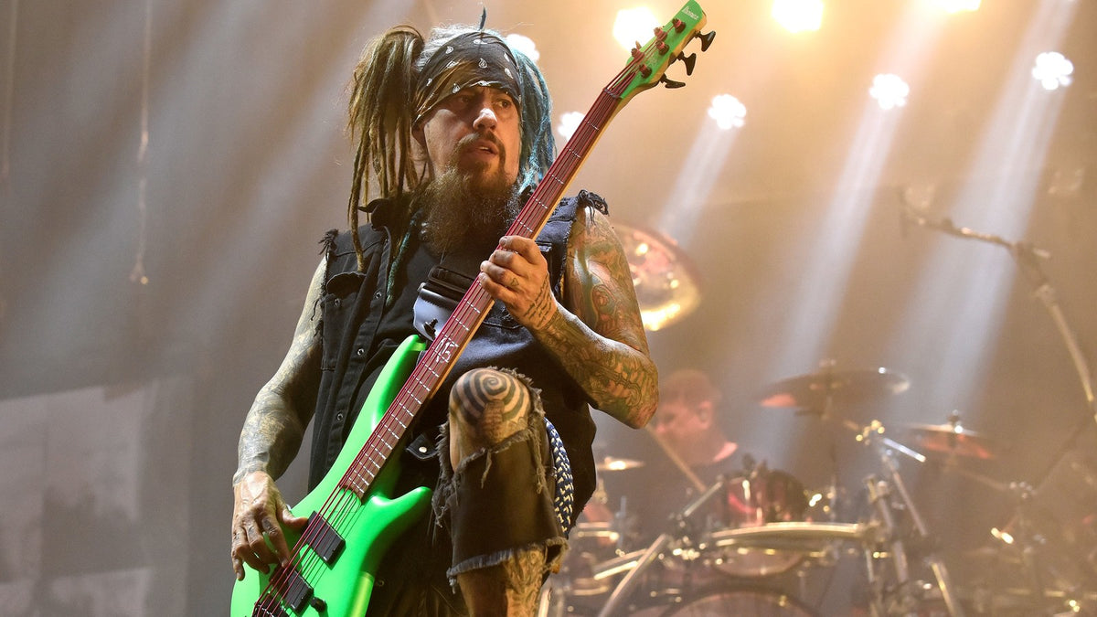 Fieldy Taking Hiatus From Korn to Deal With “Personal Issues”