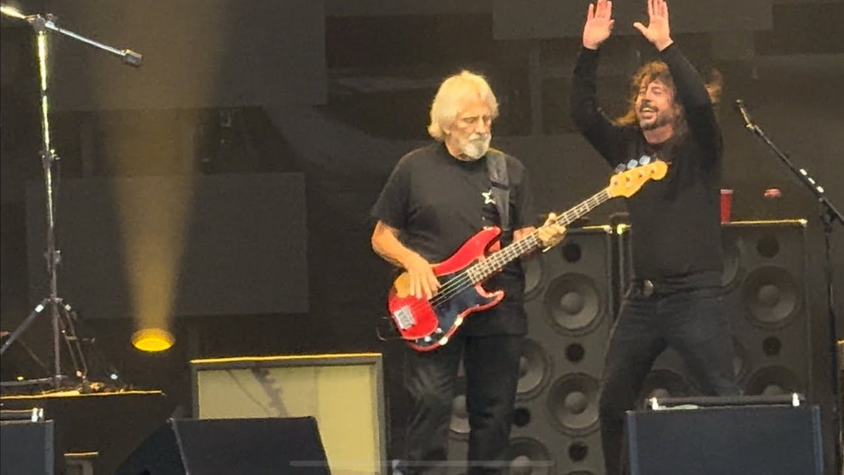 See FOO FIGHTERS play BLACK SABBATH’s “Paranoid” with GEEZER BUTLER