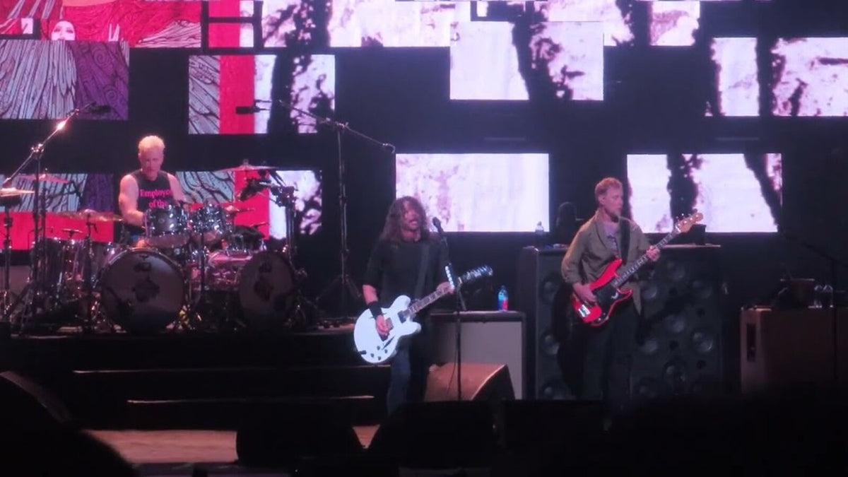 FOO FIGHTERS’ first show since TAYLOR HAWKINS death: See setlist and videos