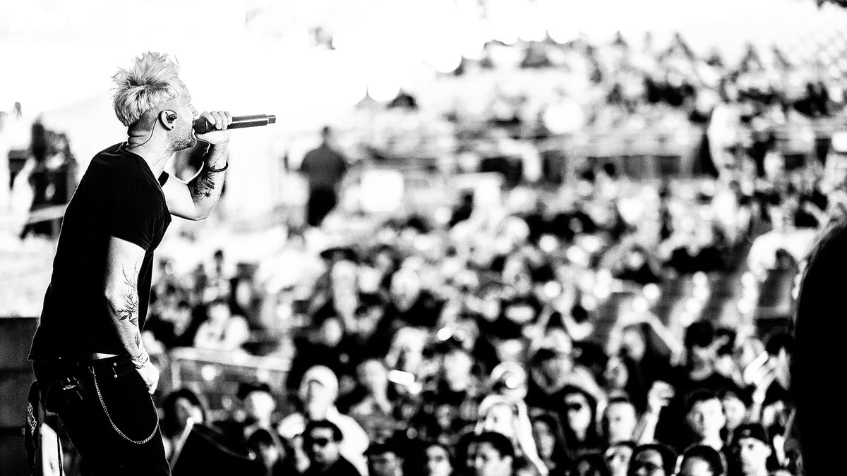 GREY DAZE’s first show without CHESTER BENNINGTON: See photos of comeback performance