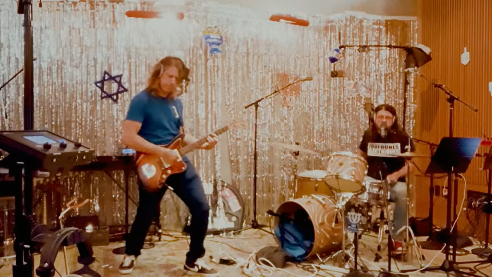 See Dave Grohl’s Hanukkah Cover of Ramones’ “Blitzkrieg Bop”