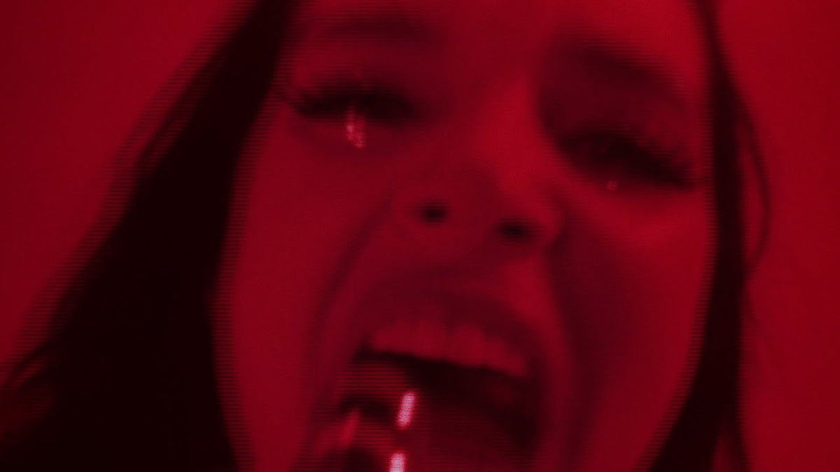 Hear POPPY’s heaviest song yet “the center’s falling out”