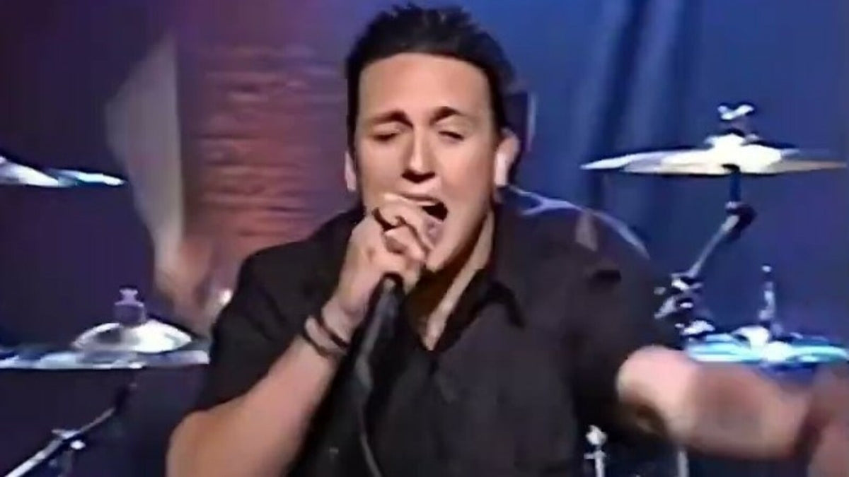 Papa Roach: See Jacoby Shaddix Frontflip During “Last Resort” on ‘Conan’ in 2000