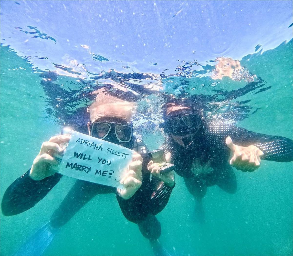 METALLICA’s JAMES HETFIELD proposes to girlfriend while swimming with sharks