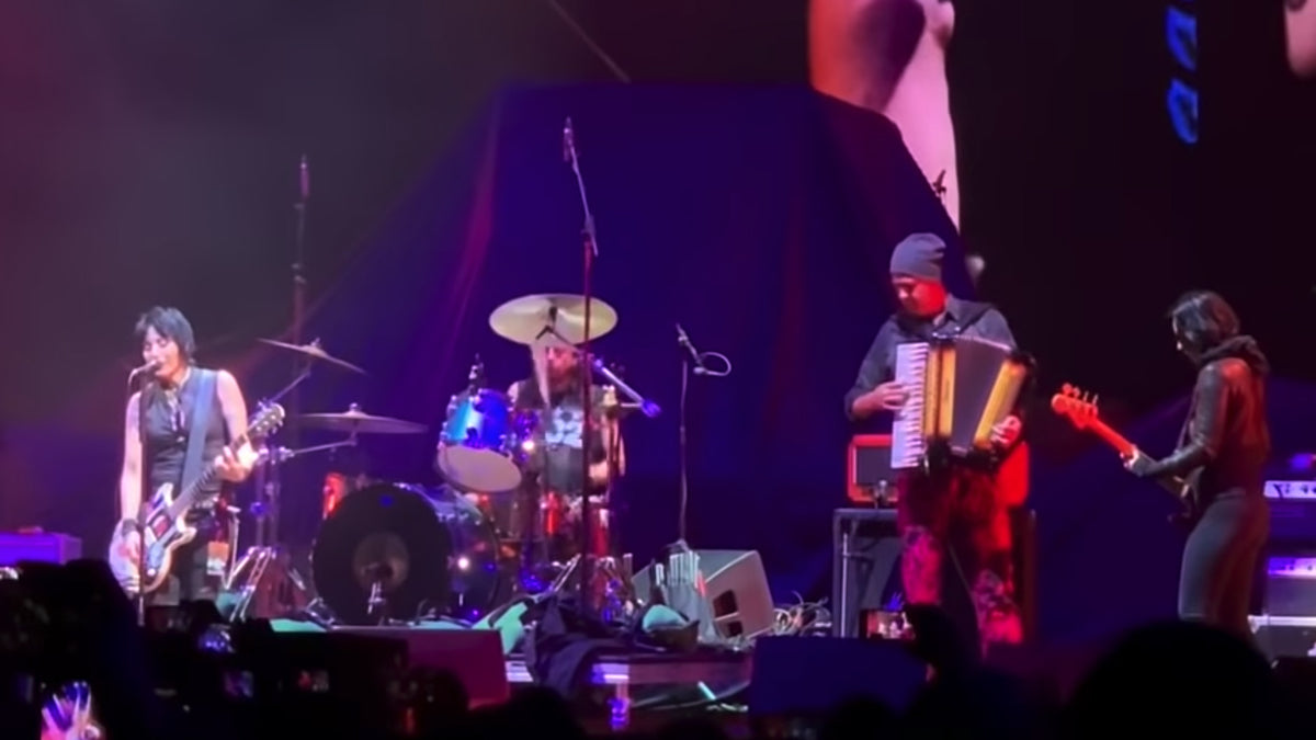See Surviving Nirvana Members Perform “Smells Like Teen Spirit” With Joan Jett